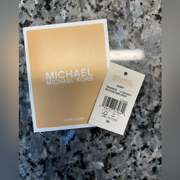 NWT!  So Cute for Summer!! Brand New Michael Kors Gaby Crossbody - Picture 2 of 5